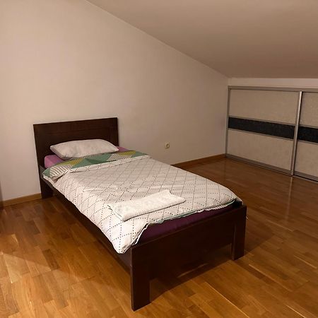 Rooms Near The Airport Sarajevo Exterior photo